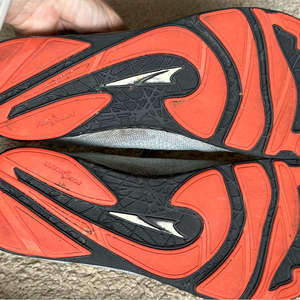 Altra Escalante 2.0 women’s size 10.5 mens size 9 running shoes. - Picture 3 of 5
